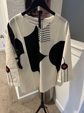 Women's Abstract Print Cream & Black Long-Sleeve Top Brand New Never Worn